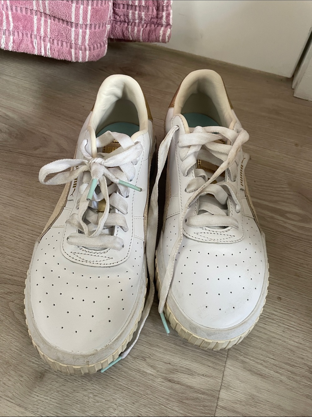 Puma’s Women’s Size 10 White and Gold Sneakers